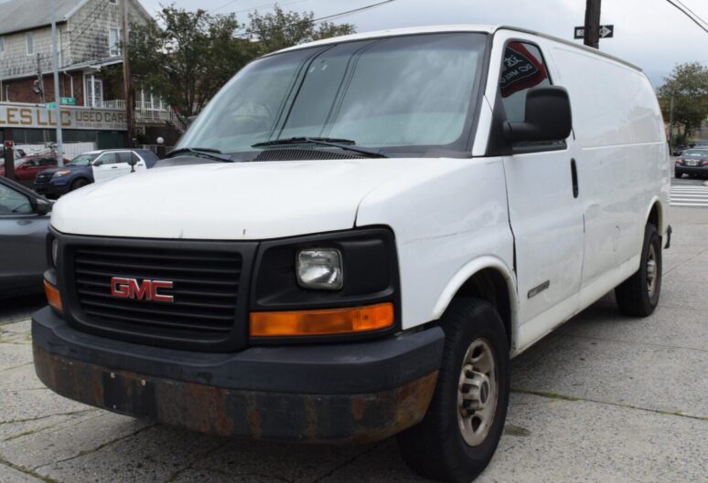 2005 GMC Savana Cargo Van