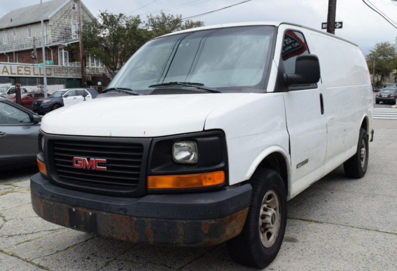 2005 GMC Savana Cargo Van