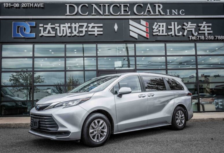 2022 TOYOTA SIENNA FWD HYBRID MINIVAN LE