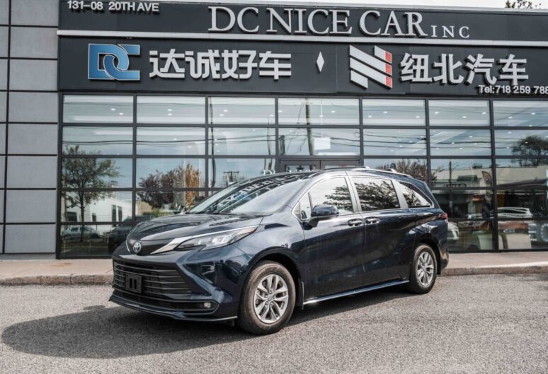 2025 TOYOTA SIENNA FWD HYBRID MINIVAN XLE