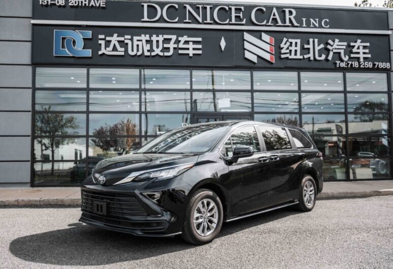 2023 TOYOTA SIENNA FWD HYBRID MINIVAN LE