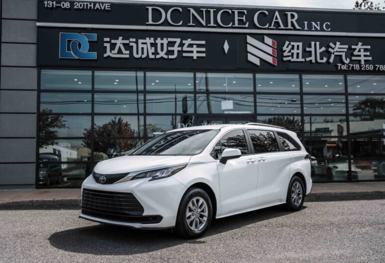 2022 TOYOTA SIENNA FWD HYBRID MINIVAN LE