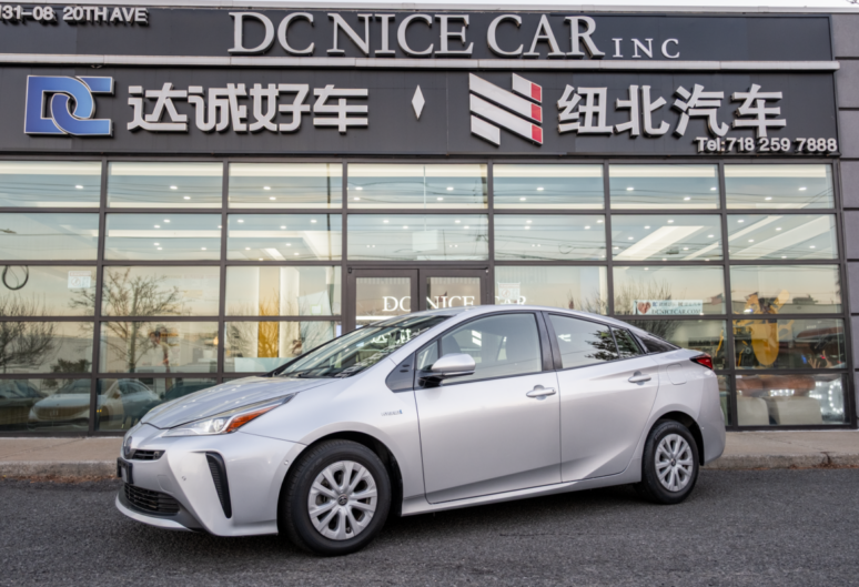 2019 TOYOTA PRIUS FWD HYBRID 4D SEDAN LE