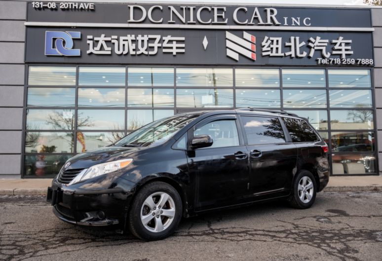 2015 TOYOTA SIENNA FWD MINIVAN LE