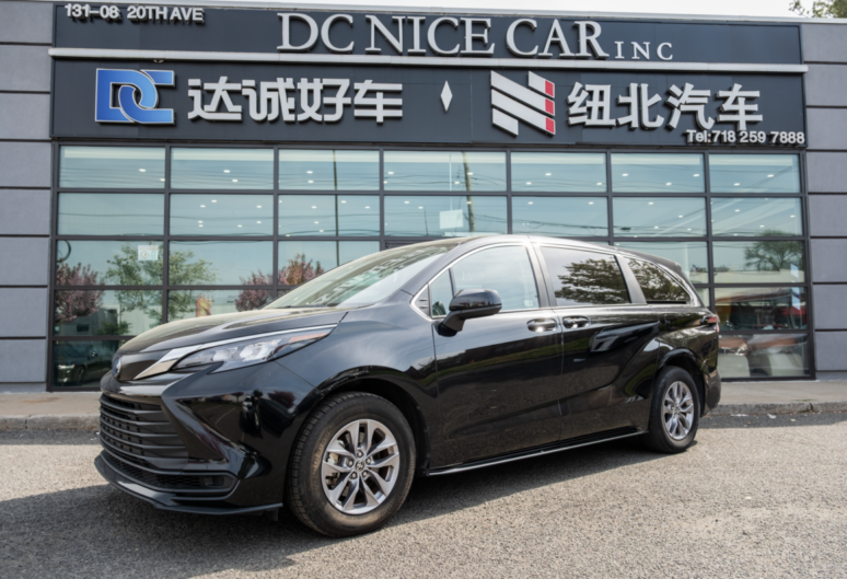 2024 TOYOTA SIENNA FWD HYBRID MINIVAN LE