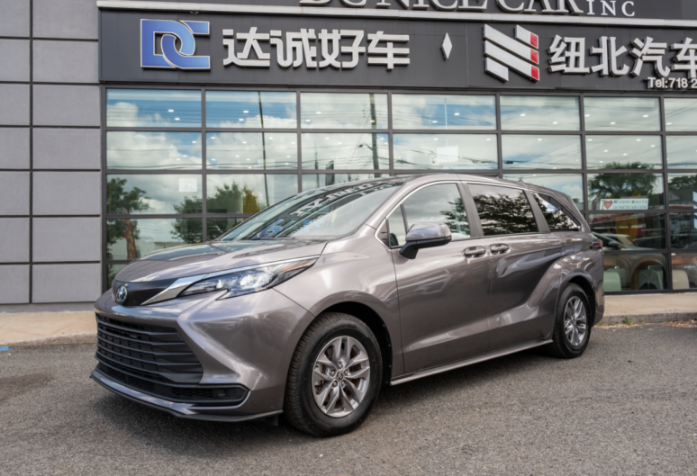 2024 TOYOTA SIENNA FWD HYBRID MINIVAN LE