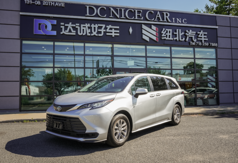 2022 TOYOTA SIENNA FWD HYBRID MINIVAN LE