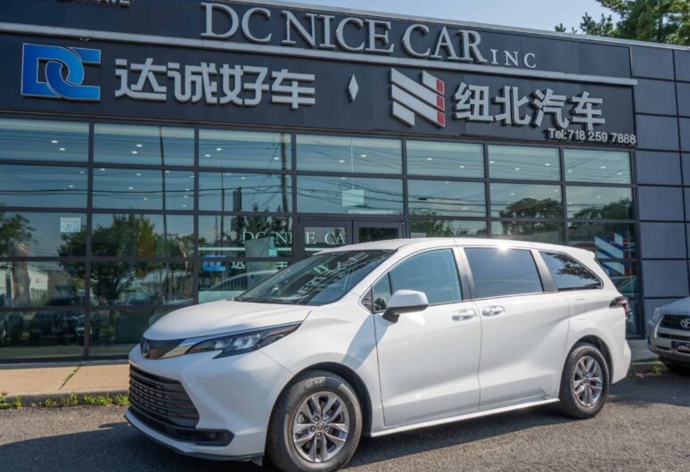 2024 TOYOTA SIENNA FWD HYBRID MINIVAN LE