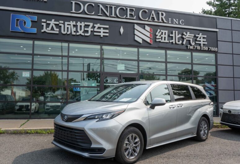2025 TOYOTA SIENNA FWD HYBRID MINIVAN LE