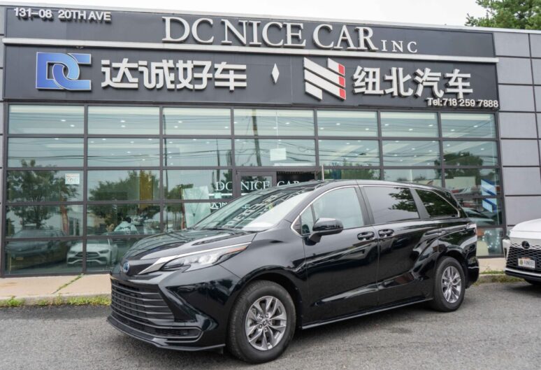 2025 TOYOTA SIENNA FWD HYBRID MINIVAN LE