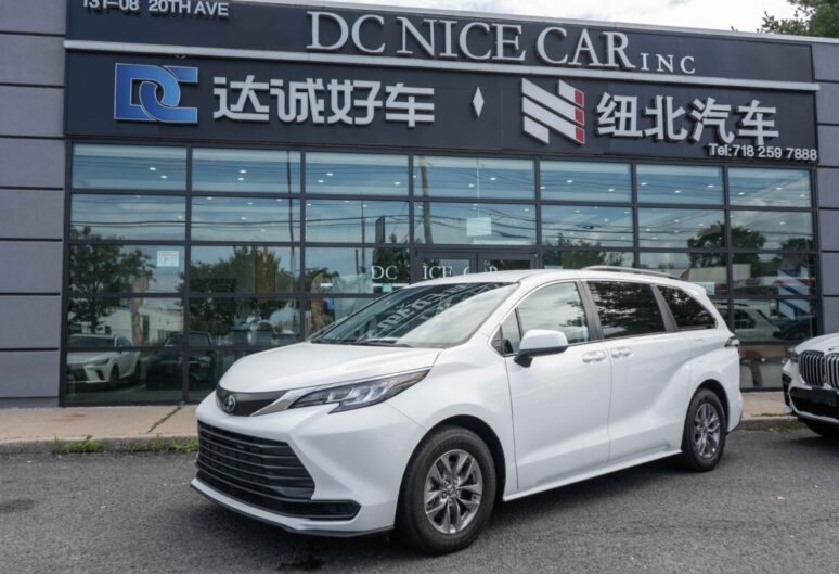 2023 Toyota Sienna LE