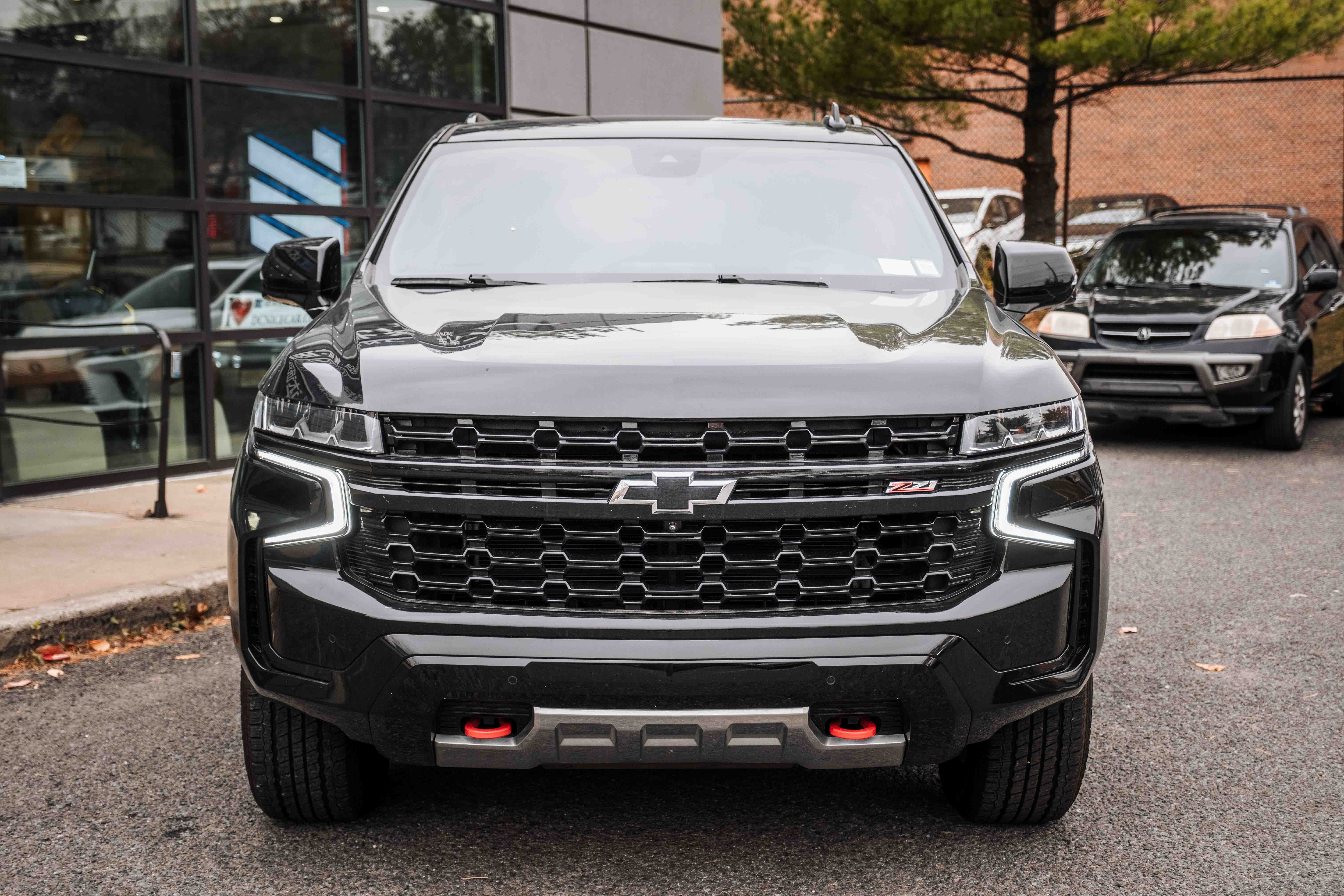 2023 Chevrolet Suburban Z71 - Photo 2