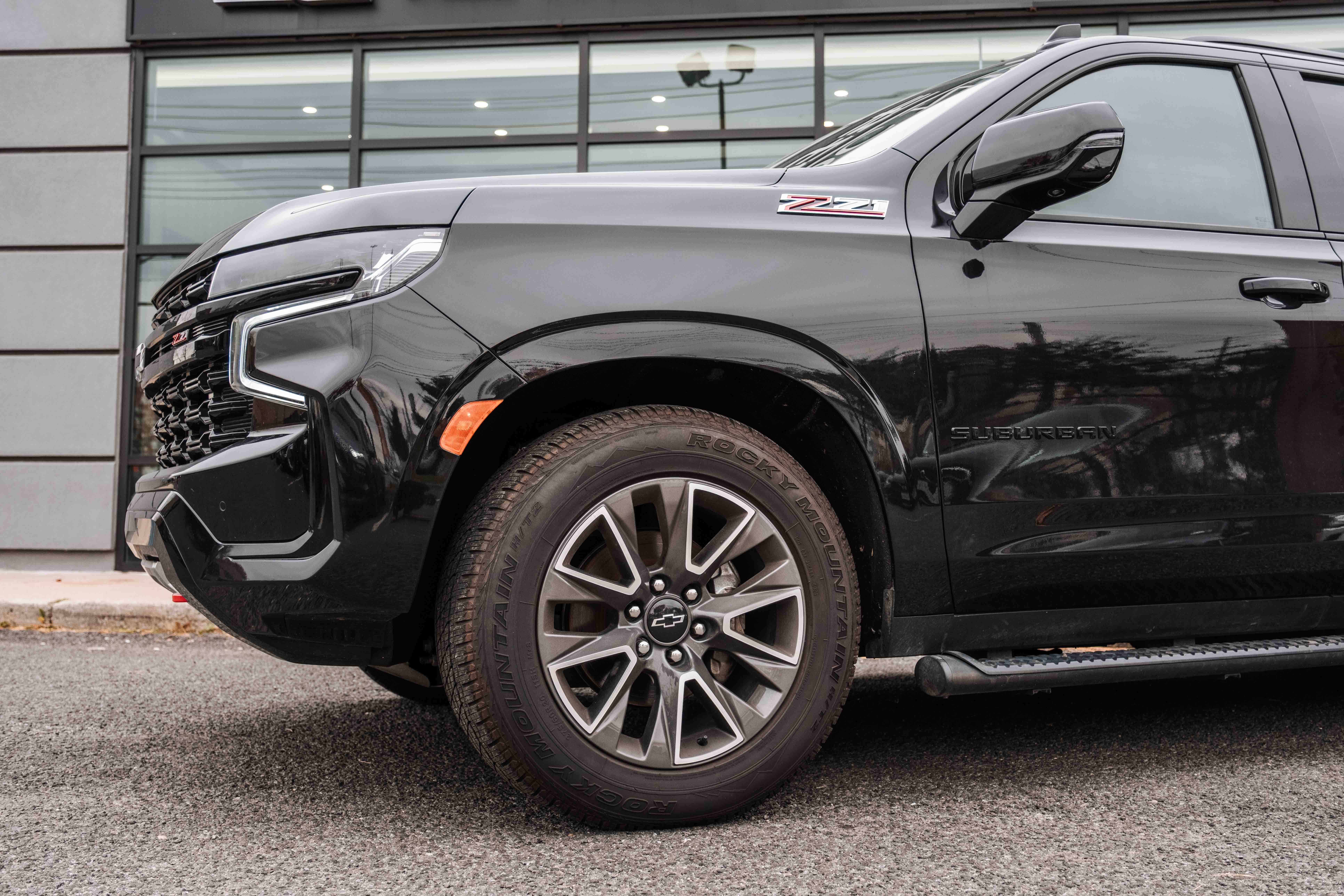 2023 Chevrolet Suburban Z71 - Photo 3