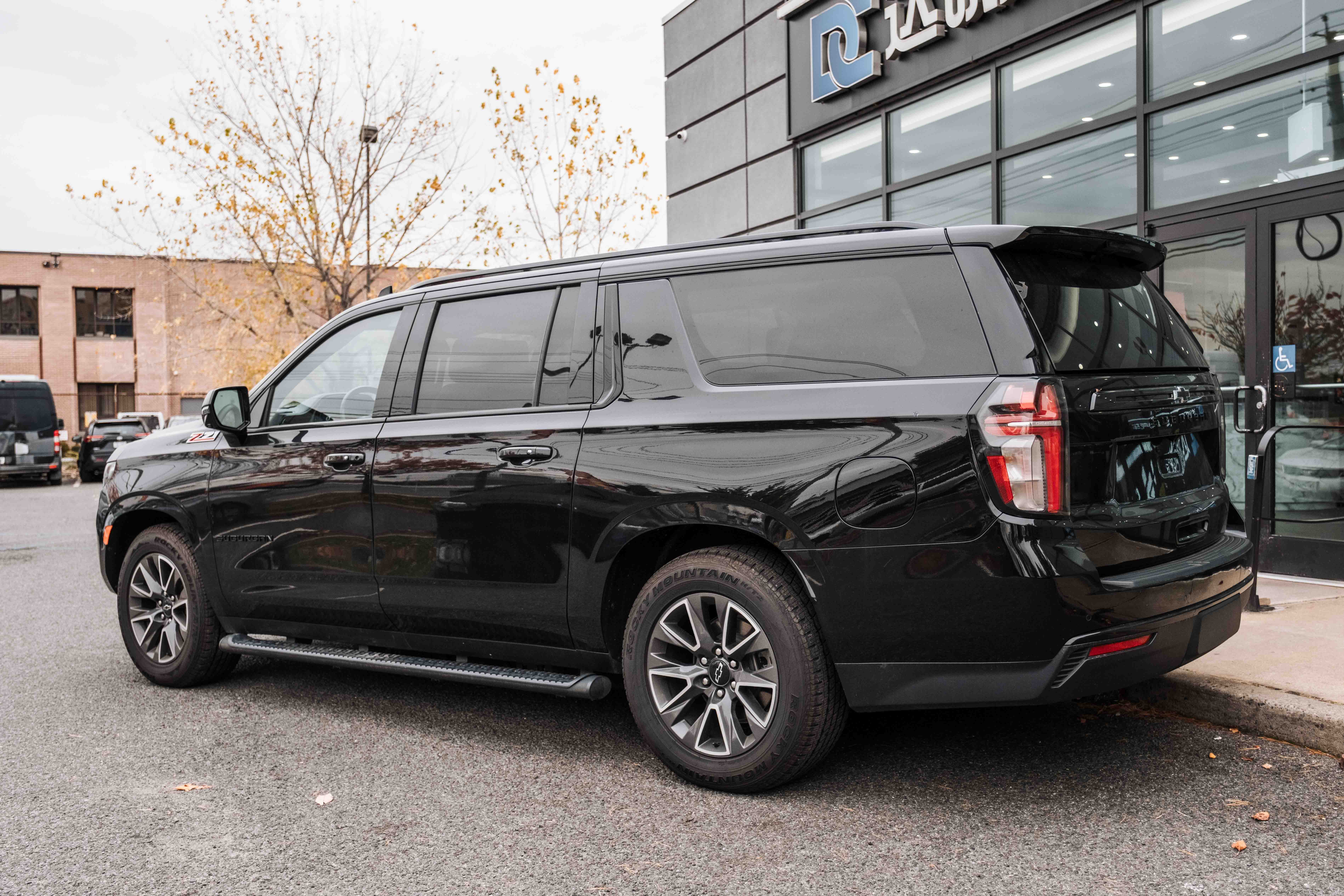 2023 Chevrolet Suburban Z71 - Photo 5