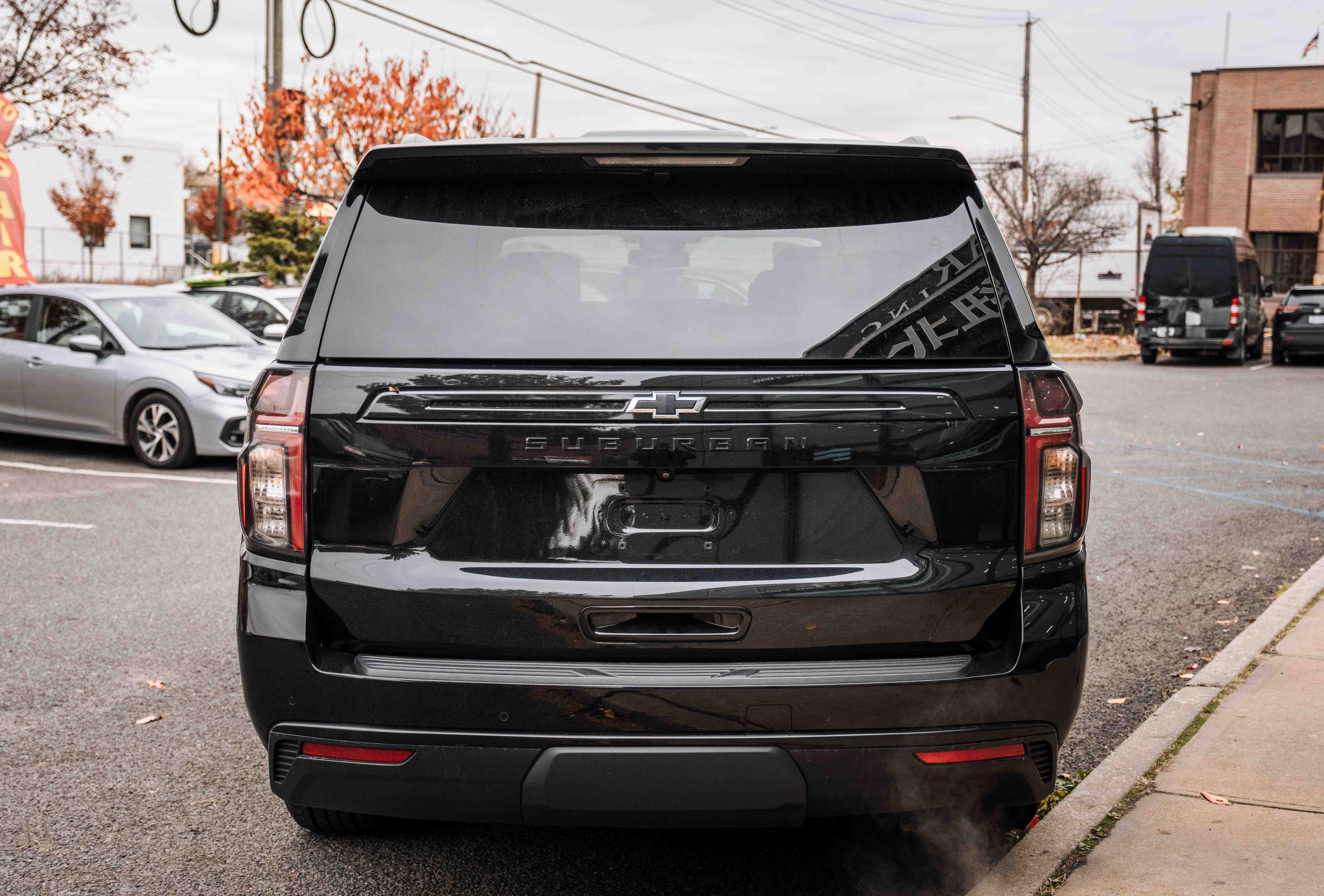 2023 Chevrolet Suburban Z71 - Photo 6