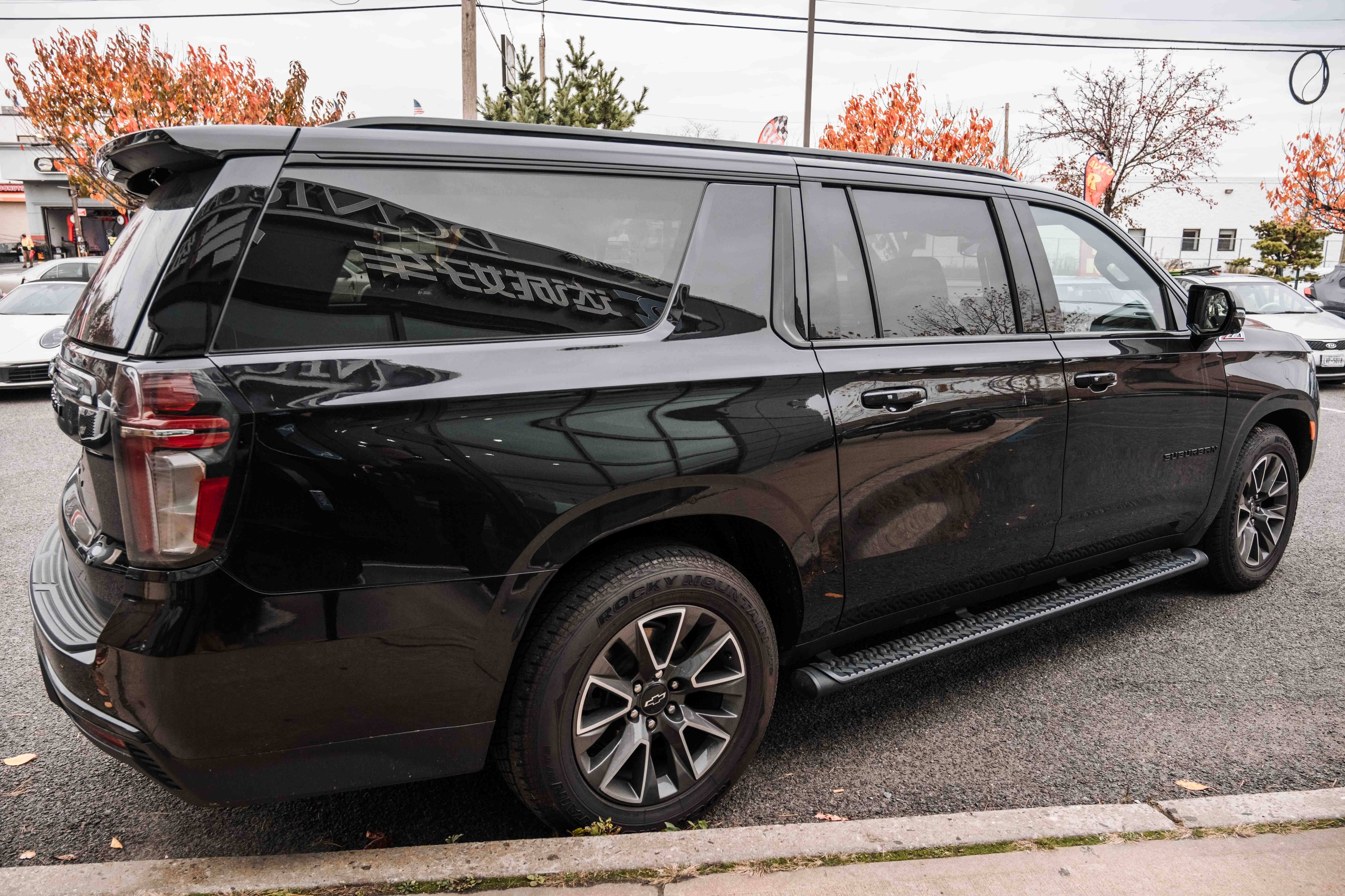 2023 Chevrolet Suburban Z71 - Photo 7