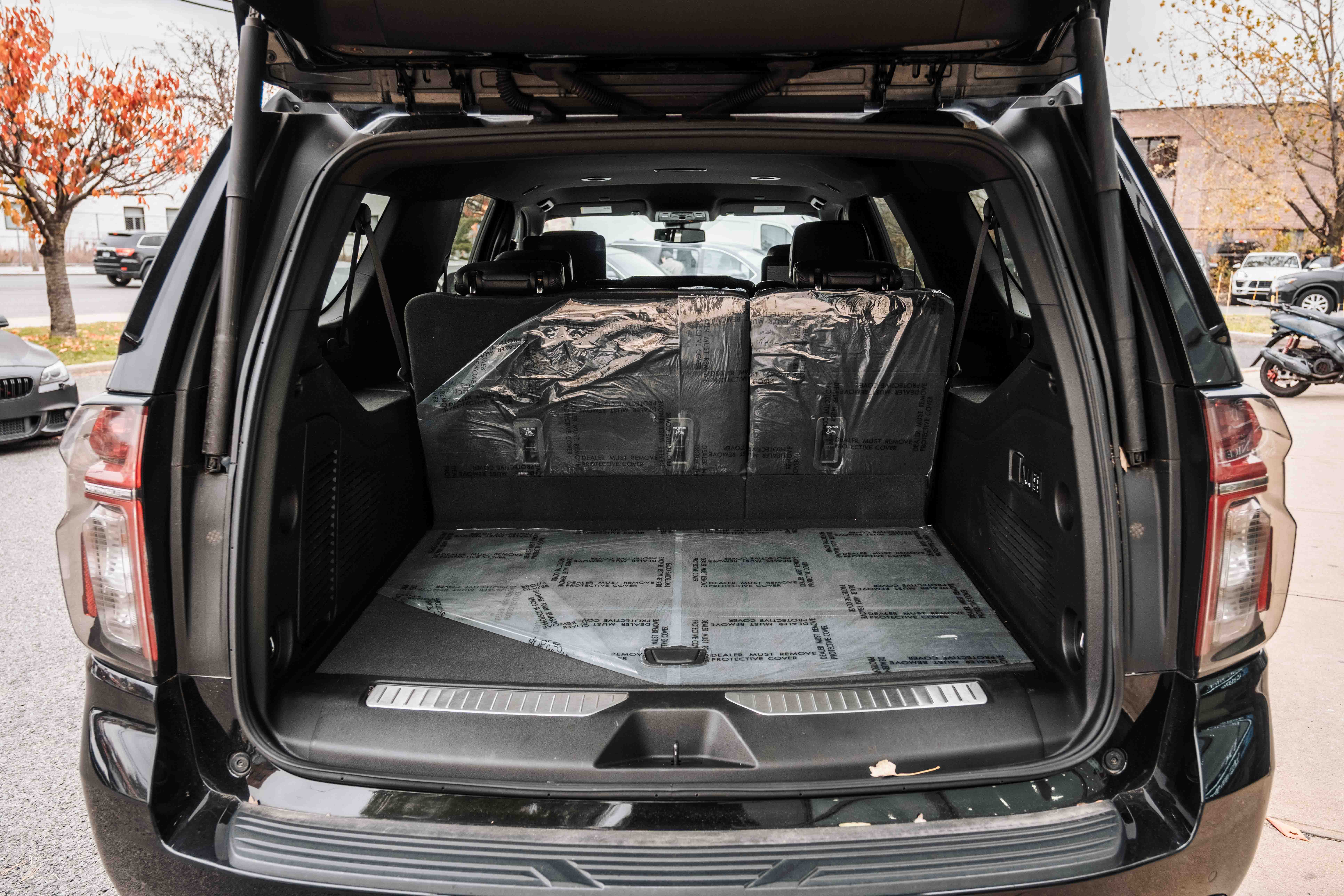 2023 Chevrolet Suburban Z71 - Photo 8