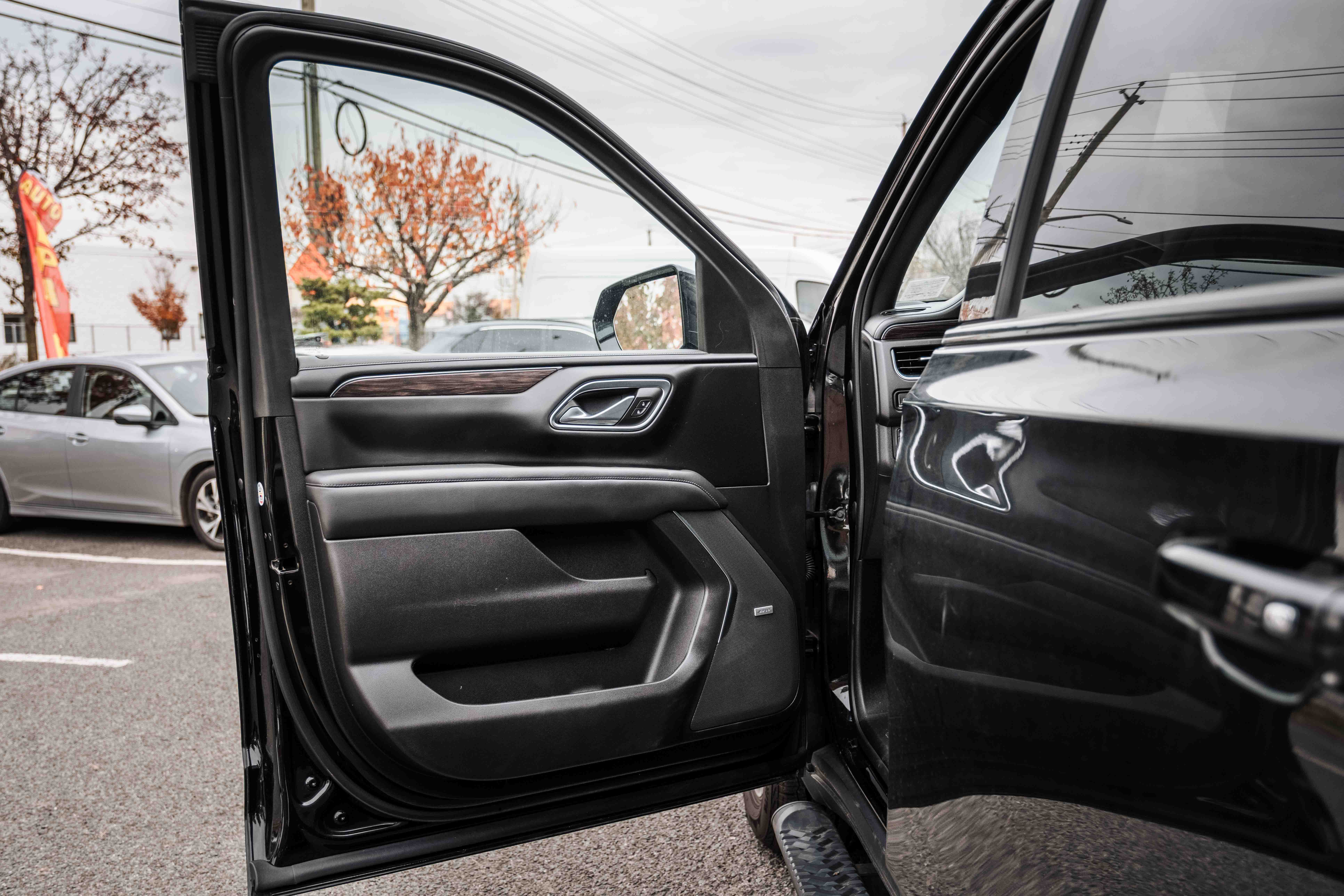 2023 Chevrolet Suburban Z71 - Photo 9