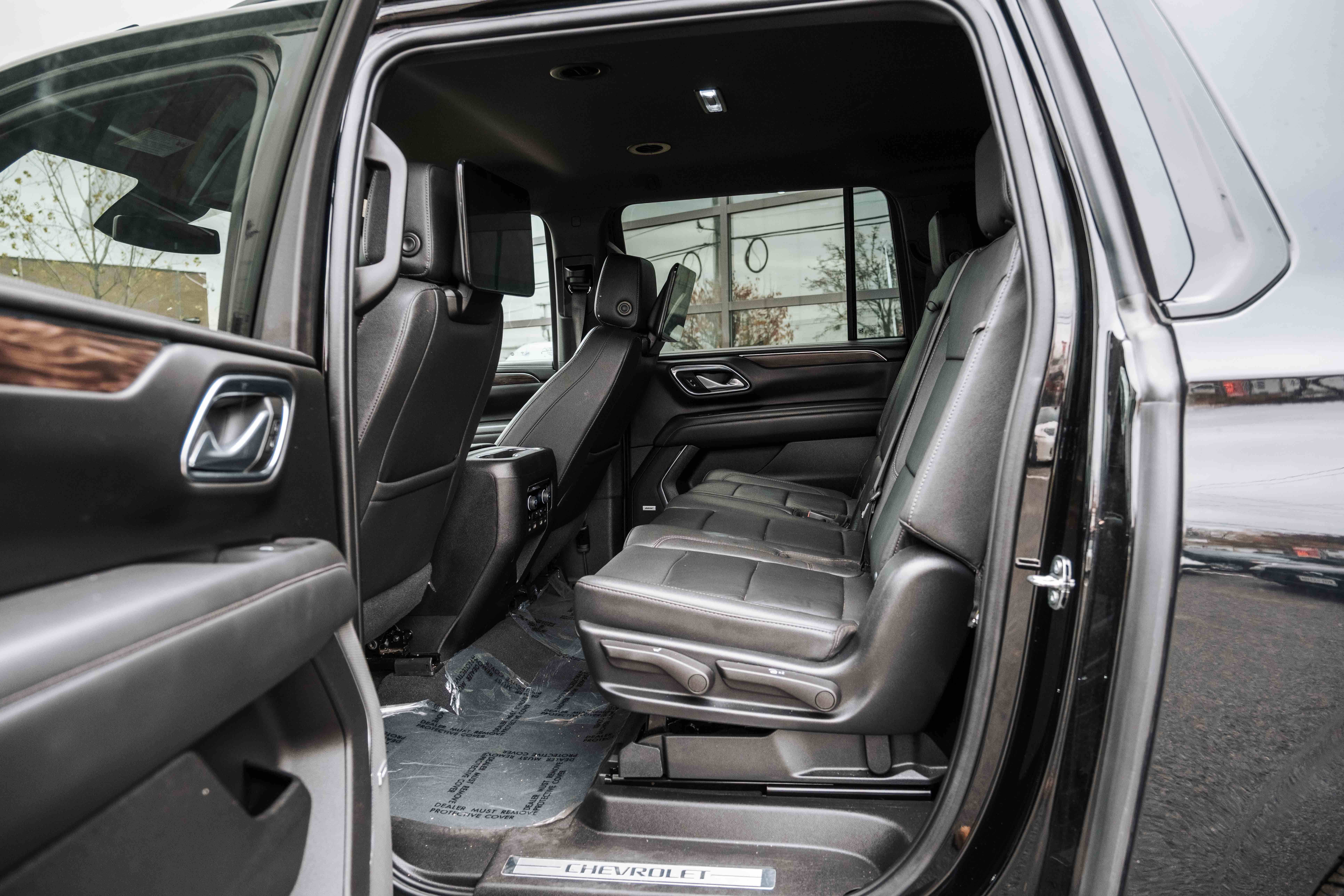 2023 Chevrolet Suburban Z71 - Photo 12