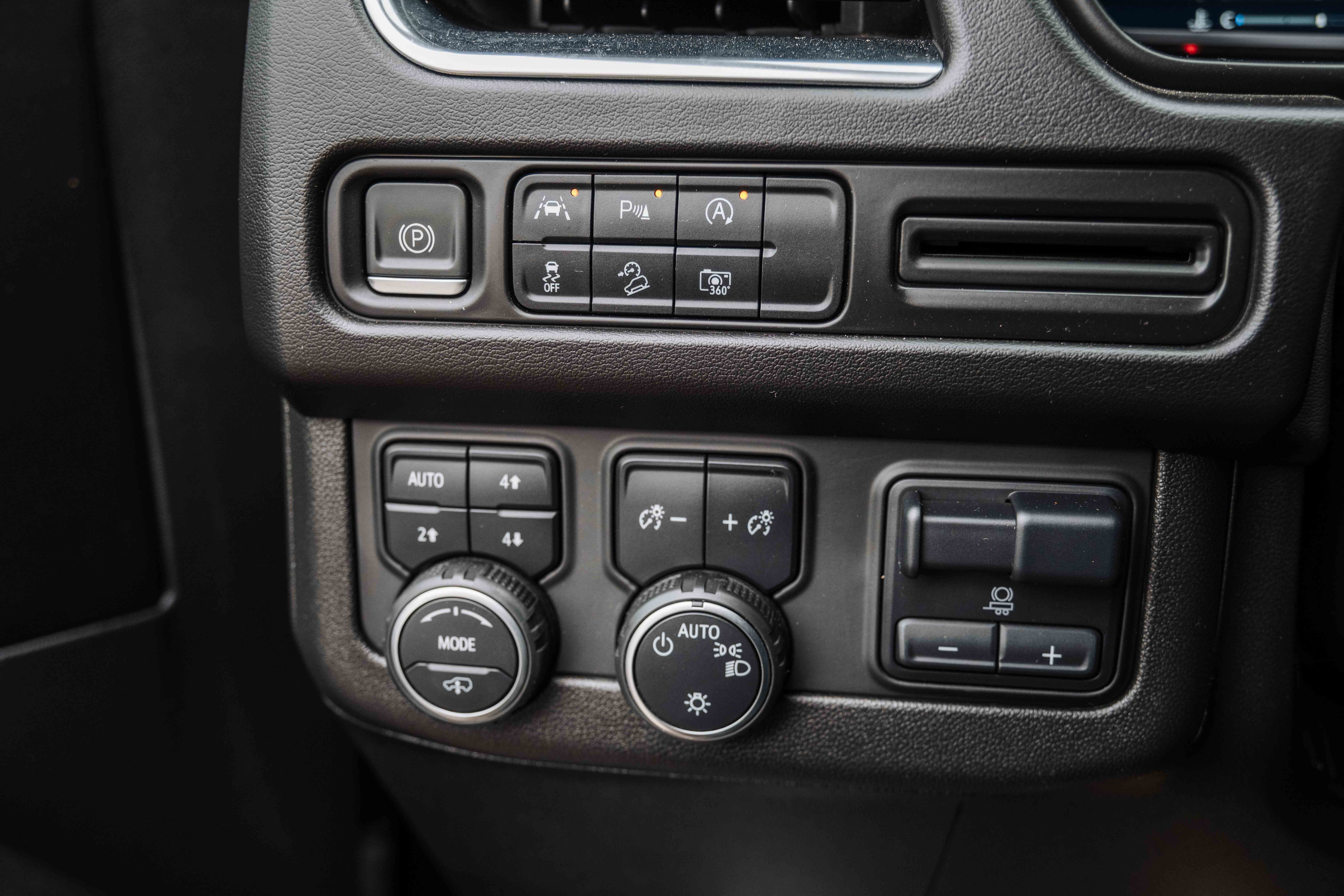 2023 Chevrolet Suburban Z71 - Photo 14