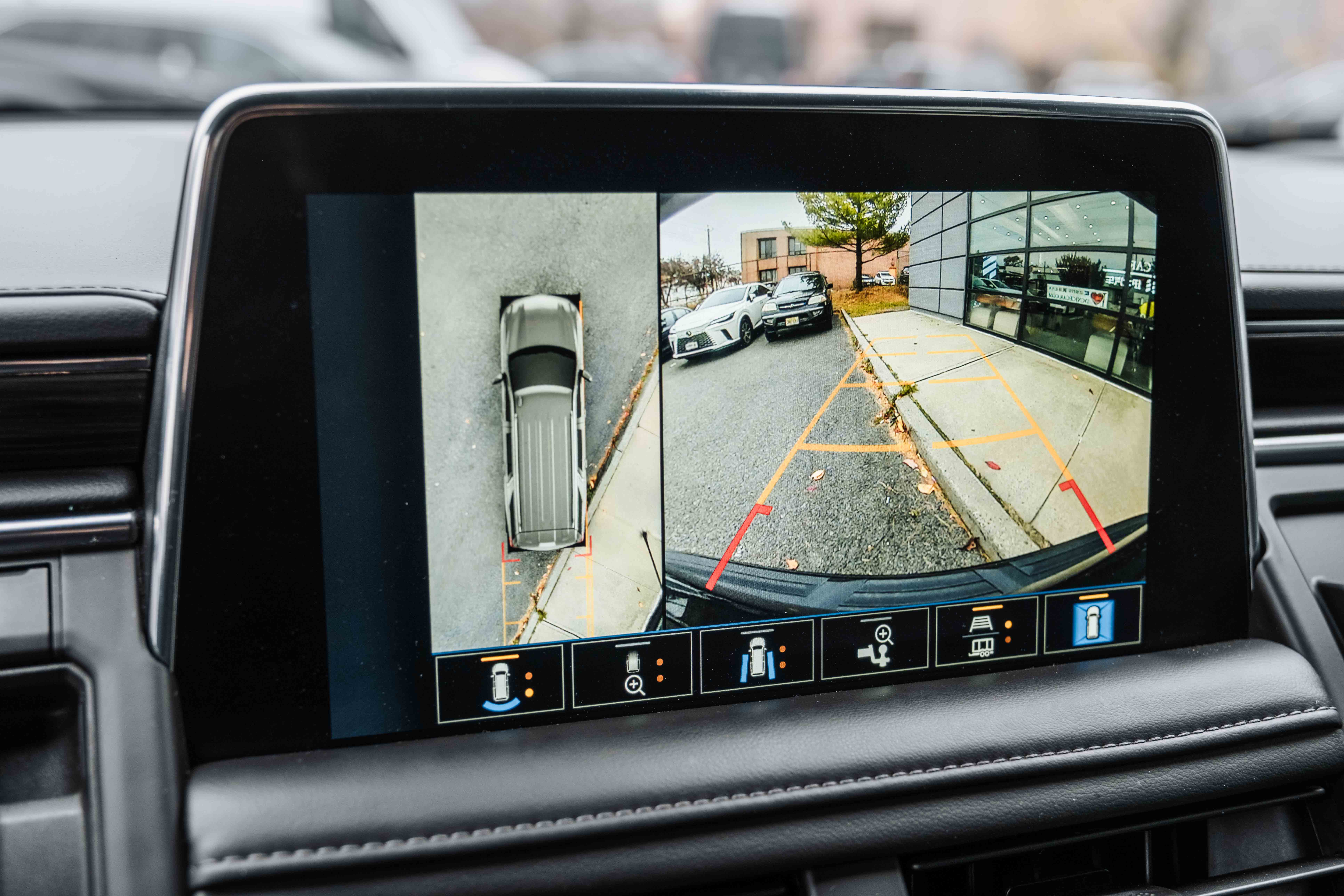 2023 Chevrolet Suburban Z71 - Photo 18