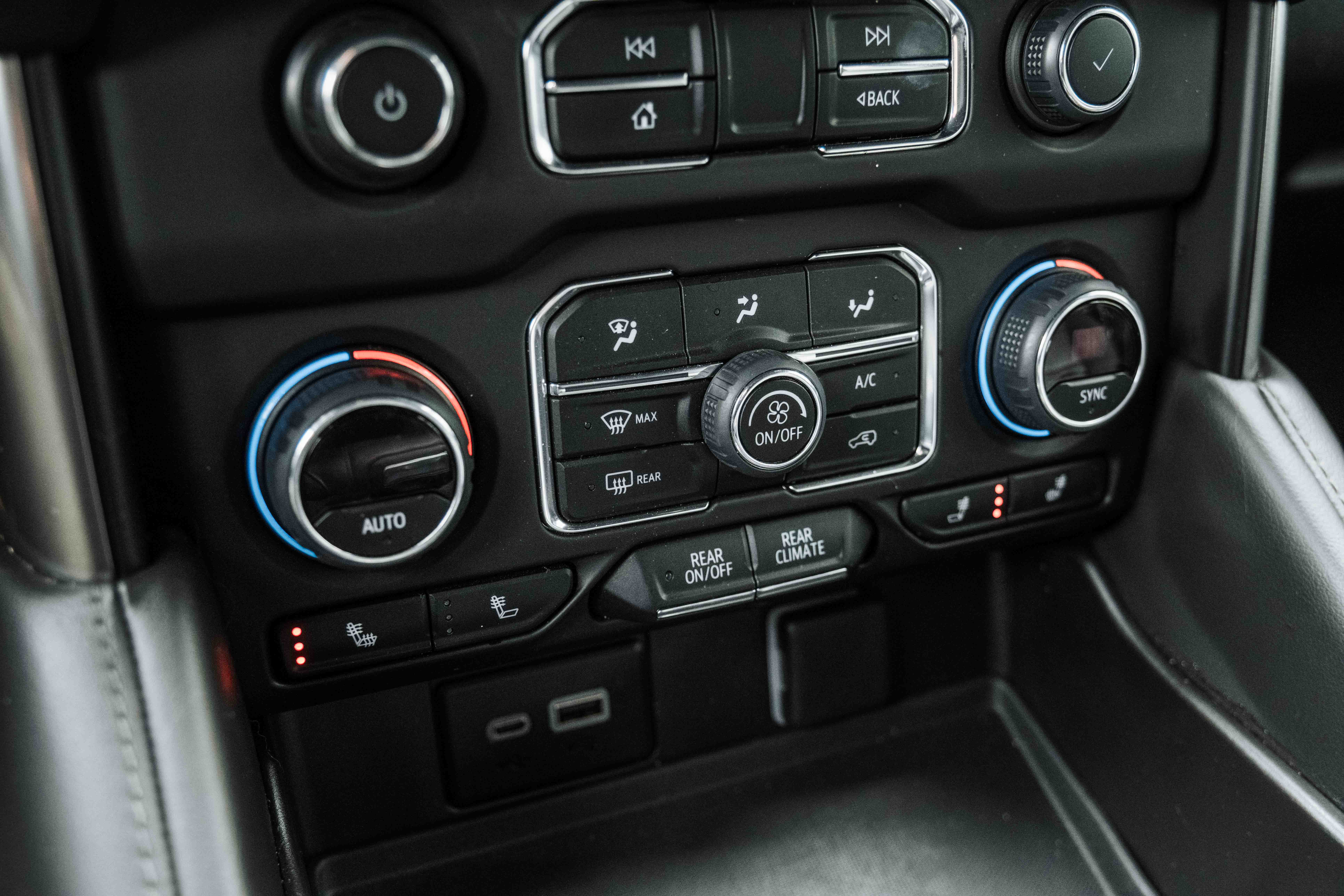 2023 Chevrolet Suburban Z71 - Photo 19