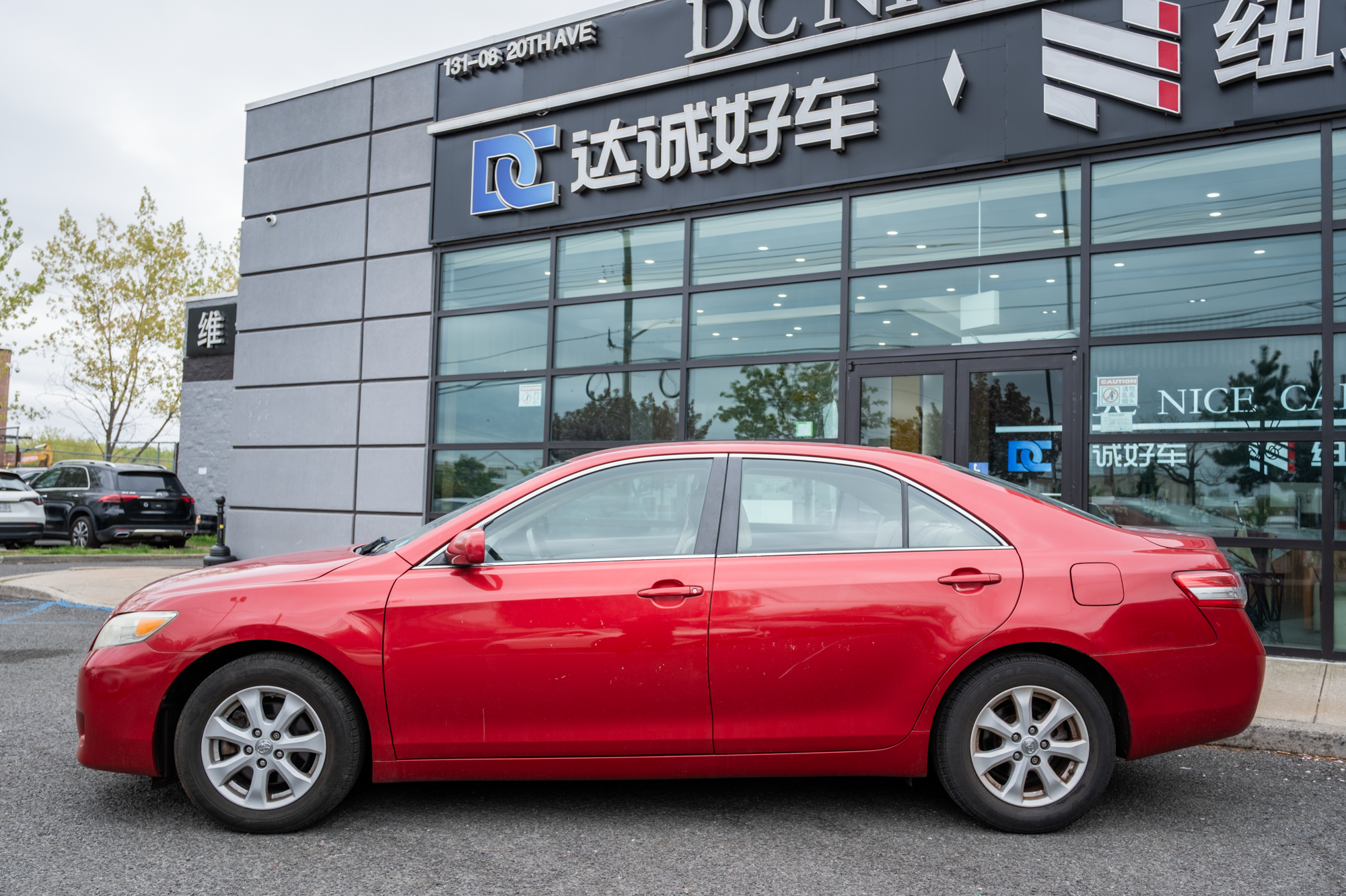 2011 Toyota Camry LE - Photo 12