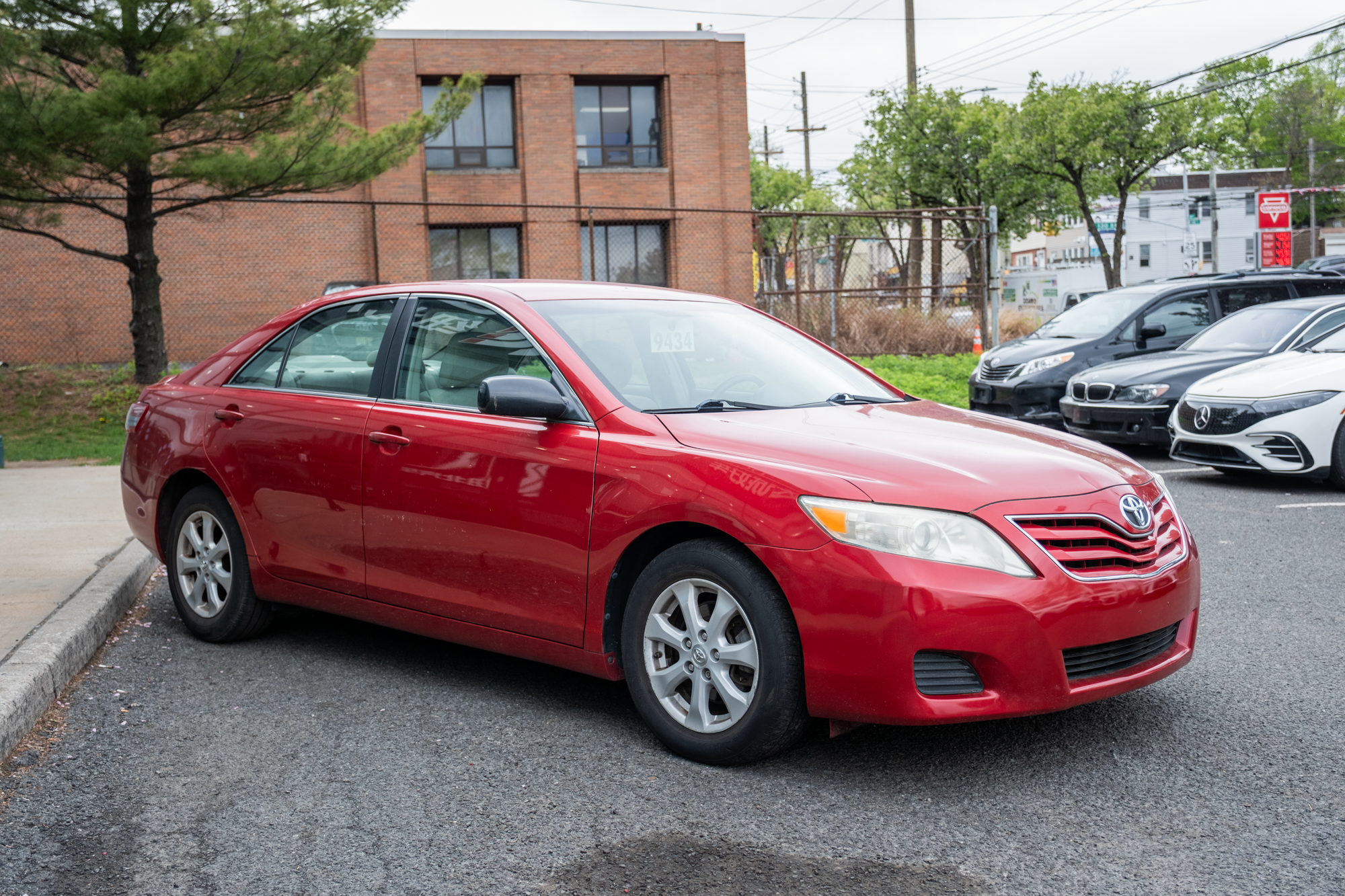2011 Toyota Camry LE - Photo 8