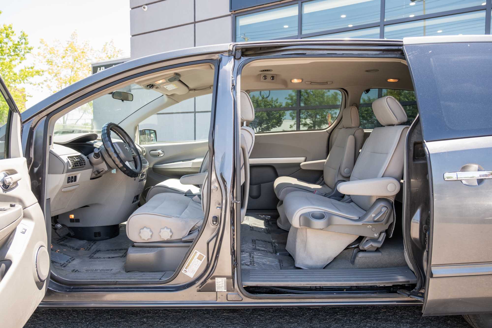 2009 Nissan Quest's photo