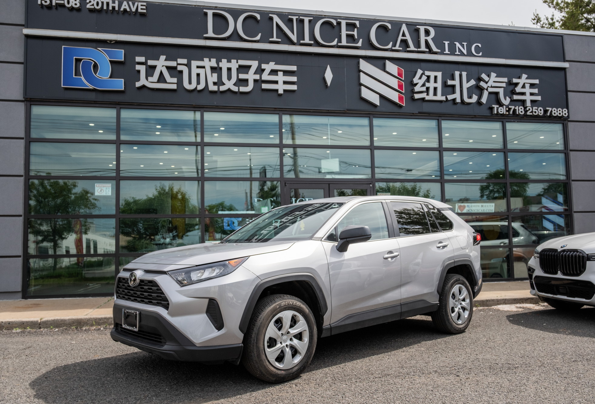 2022 Toyota RAV4 LE AWD's photo